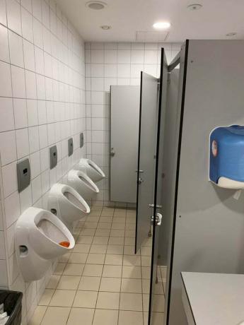 тоалетна в училище