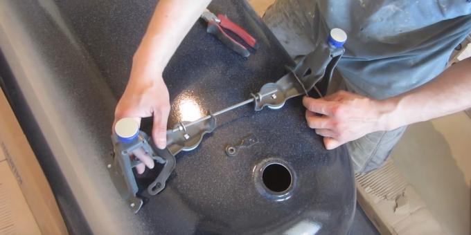Инсталиране на банята: как да монтирате крачетата на стомана за баня