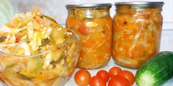 Салати от зеле за зимата: салата зеле с краставици, патладжани, чушки и домати