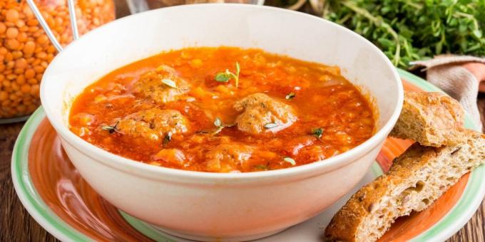 Супа от леща с домати и кюфтета