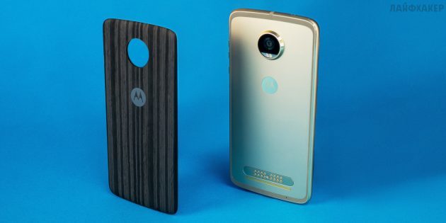 Moto Z2 възпроизвеждане: декоративен панел