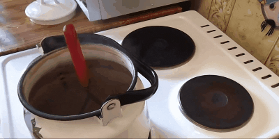 Как да се стерилизира буркани за няколко: Hang бурканче чай