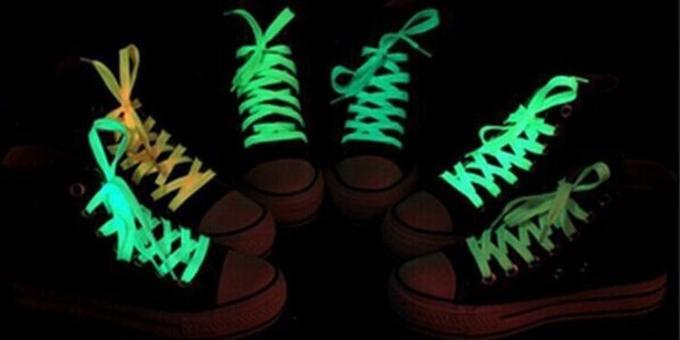 100-готините неща, по-евтини от $ 100: светлинен връзка за обувки