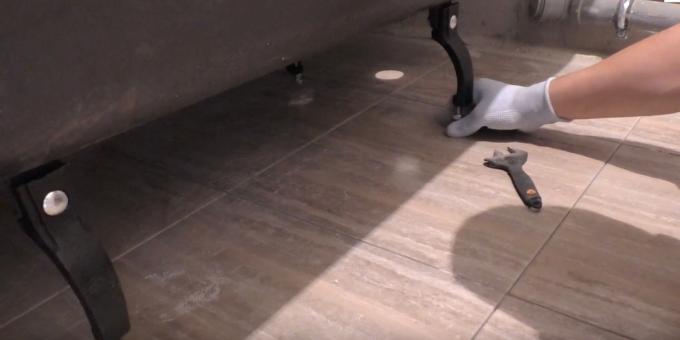 Инсталиране на банята: как да монтирате крак чугунена вана