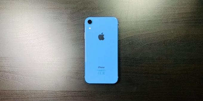 Преглед iPhone XR: задния панел