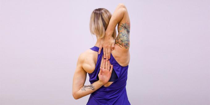 упражнения за гъвкавост: Стречинг трицепс и рамене