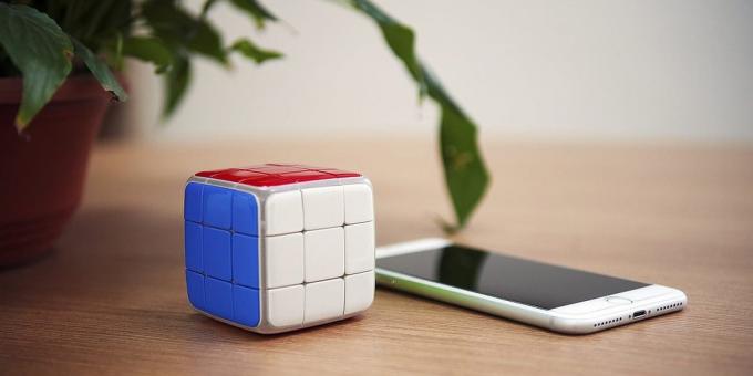 Събиране на куба на Рубик. GoCube свързва смартфона