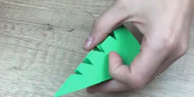Коледни картички с ръцете си: Нарежете триъгълници