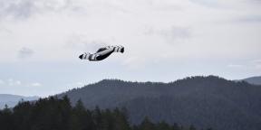 Видео на деня: третата поредна летящ Google автомобили се издига в небето