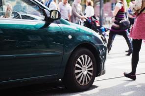 Как да оцелеем на пътя: Съвети за шофьори и пешеходци