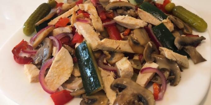 Салати, без майонеза: салата с пиле, гъби, краставици и чушки