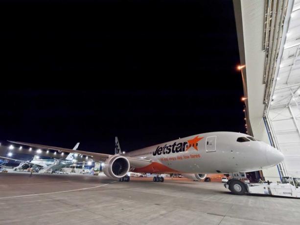 Jetstar самолет