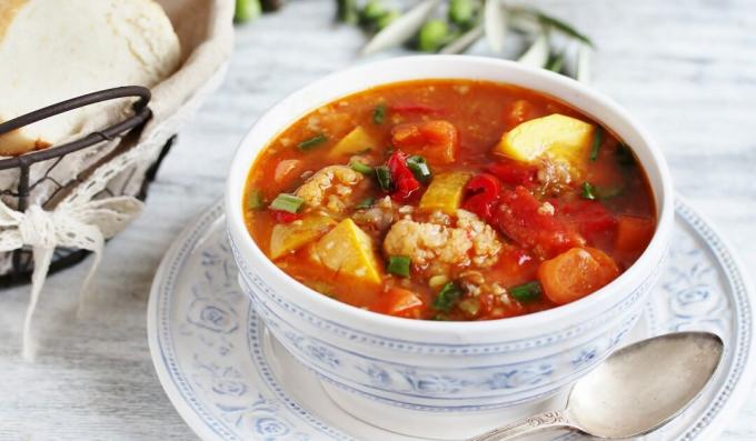 Супа с тиквички, патладжан и карфиол