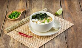 Японска супа от шанконабе с шийтаке, тофу и топчета от месо