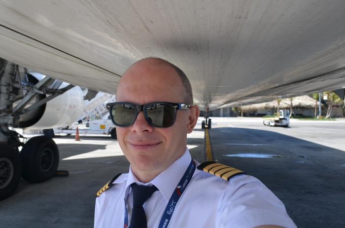 Андрю Gromozdin пилот "Боинг" по поръчка професия