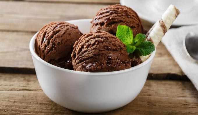 Кремообразен шоколадов сладолед