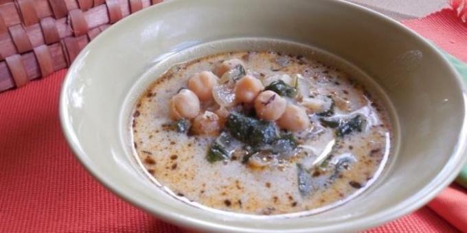 зеленчукови супи: супа с целина, спанак и нахут