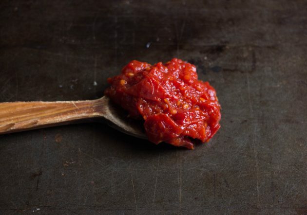 Сладко от домати: Оставете доматите на огъня за около час и половина