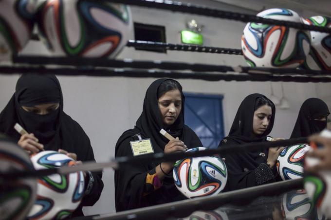 Производство на футболни топки, Пакистан